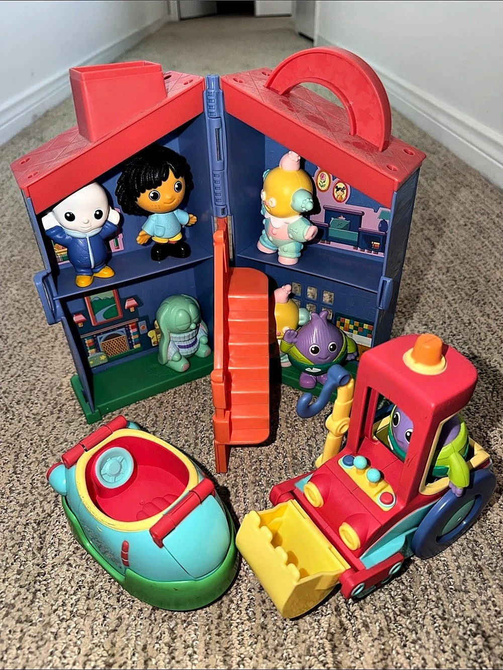 Hasbro Moon & Me Take & Go House Playset, plastic character figures & vehicles